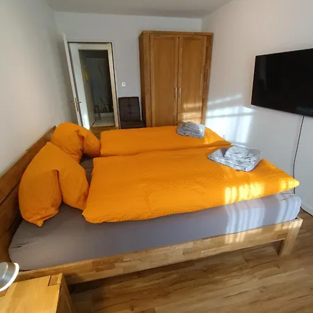Grosszuegige 3 Schlafzimmer Mit Privatem Garten Neben Jakobshornbahn דירה דאבוס