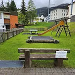Fuer 8 Pers Neben Talstation Jakobshorn Skipiste 3 Schlafzimmer Privater Garten Vollausgestattete Kueche *